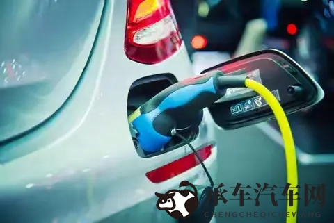 油车换电车1年后，才明白的3件事，普通人真的不建议买电车！-1