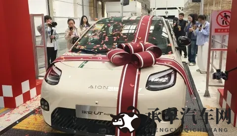 李蓉蓉七夕物语:汽车七夕祝福:浪漫见证,爱车加冕-2