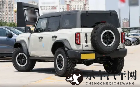 越野世家的新对话：福特烈马荒地版对比丰田普拉多-1