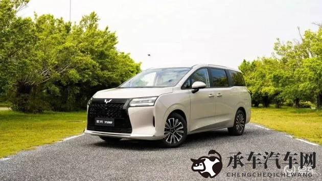 娇小枯瘦女爱黑人BBC|娇小女子倾心黑人，BBC情缘引人注目-1