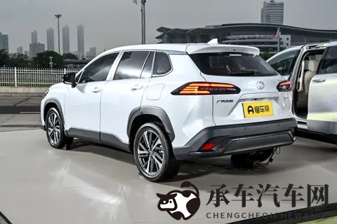 2026 款丰田锋兰达:车型配置解析与性价比推荐-3