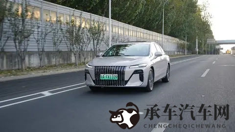 十万级家轿的“六边形战士”,荣威M7 DMH:豪车质感,通勤价格-1