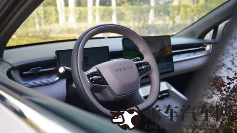 十万级家轿的“六边形战士”,荣威M7 DMH:豪车质感,通勤价格-2