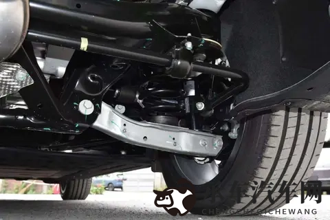 零跑C10激光雷达版:中型SUV标杆表现，装下全家的幸福感-2