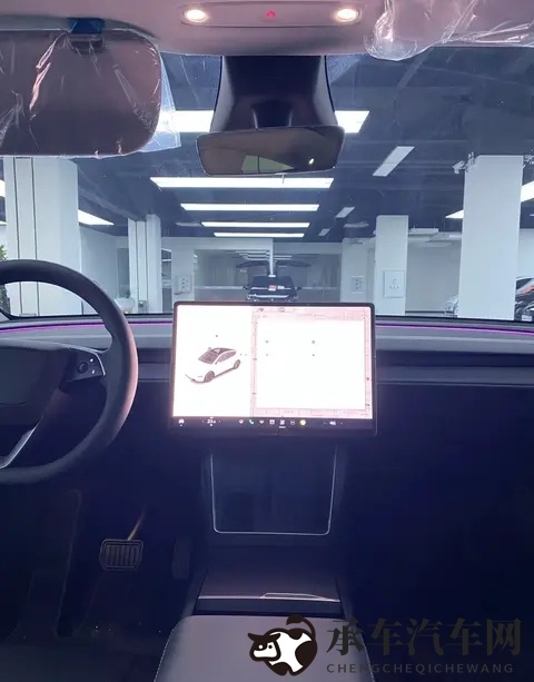 特斯拉Model Y的“隐藏彩蛋”：白色小卡扣，藏着一个纯平大世界！-1