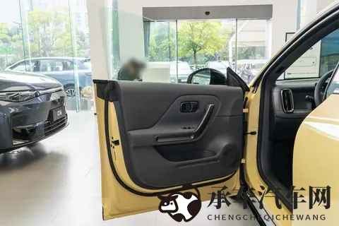 年轻人的潮流宣言:零跑Lafa5,重新定义10万级座驾-1