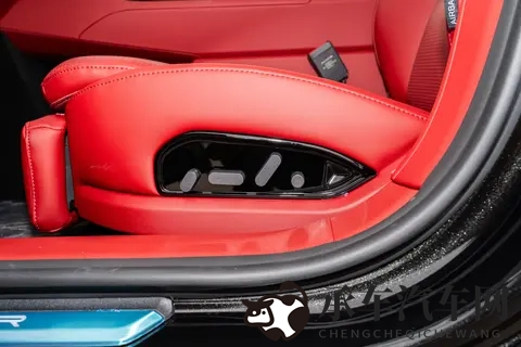 4299 万的移动 KTV + 按摩椅！阿维塔 12 这配置太懂家用豪华了～-2