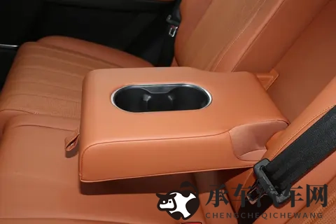 家用SUV新选择：体验捷途山海L7 PLUS的空间与舒适-2