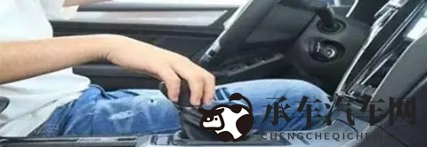 长距离下坡，如何不烧刹车片？越野老司机都用这招-1