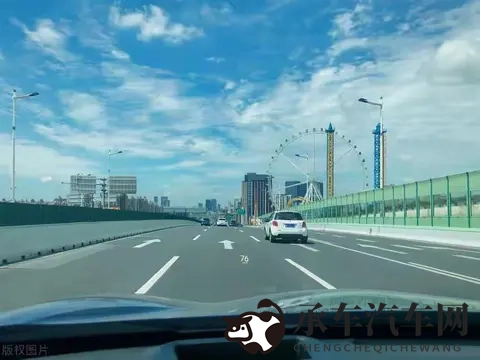 开车12年后，才明白高速上并不是越快越好，都是吃亏换的经验！-3