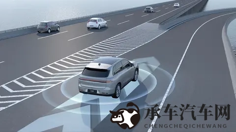 年轻人买车别乱买！这款中型SUV，月销过万，高配不贵-3