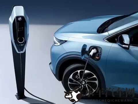 风向变了！全国缺口三千亿！2500万新能源车收养路费势在必行？-3