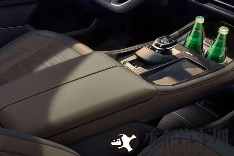 福特巨型跨界SUV车型仅提供混合动力版本,这款配备全轮驱动系统-2