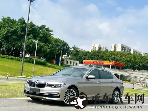 做运动打扑克：汽车娱乐升级：驾驶新体验，安全又多彩-3