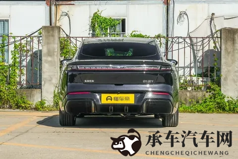 抢先试驾东风奕派eπ007+，抢先体验智美超能轿跑的魅力-3