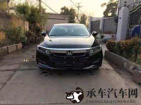 燃油车会被淘汰吗？假期去跑一趟高速，你也许就清楚了！-1