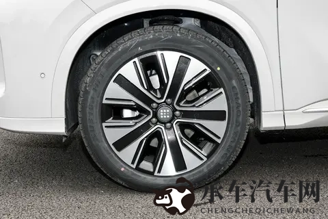 1198 万拿下 230km 插混！蓝电 E5 PLUS 这性价比杀疯了-3