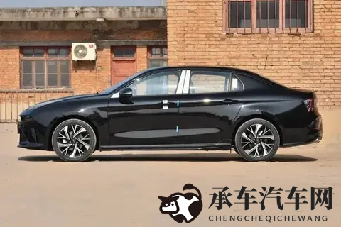 领克03：价格、设计、动力、配置全升级，它还适合年轻人吗？-2