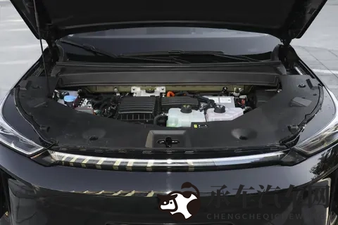 预售价不到13万,全家出游不用愁,试驾广汽埃安AION i60-1