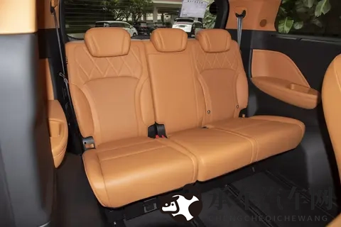 全家满员不挤!魏牌高山7亏电油耗才715L,2000MPa钢车身够扎实-2