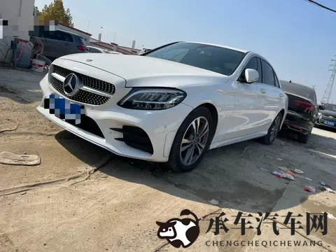 10万拿下白色奔驰C级，2019年一手车，代步通勤不二之选！-2