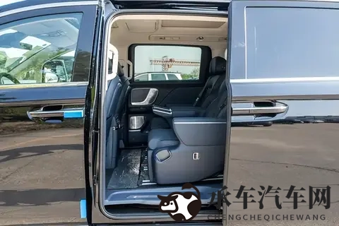 华为乾崑加持、全铝底盘，试驾26款岚图梦想家让意外-3