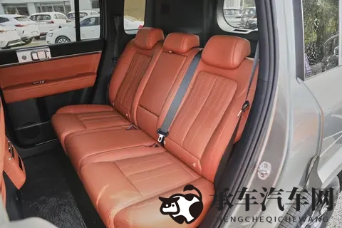 本想选小巧车，却被钛 7 方盒颜值征服！20 万气场比肩路虎-2