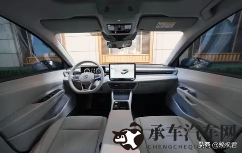 朗逸Pro杀回家轿战场，低价燃油车也有智能，想卷死同行？-1