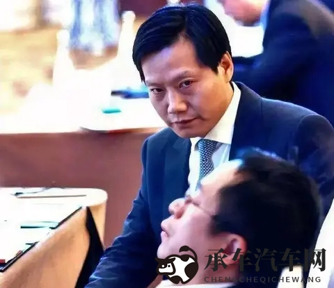 小米YU7获奖,某些网友却炸锅,问设计抄袭谁来买单-3