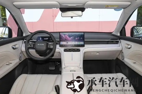 预售价不到13万,全家出游不用愁,试驾广汽埃安AION i60-3