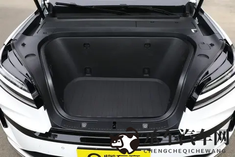 乐道L90 2025款 六座版Ultra,纯电大三排SUV新标杆?-2