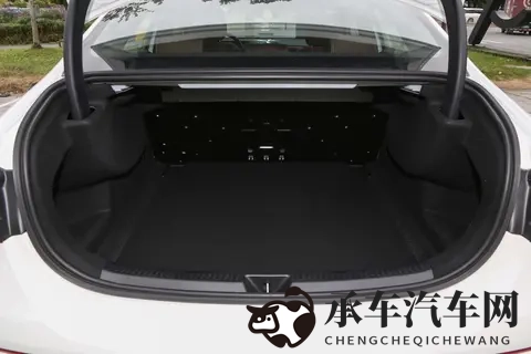 奔驰 A 级应该选哪个版本?市区代步与全场景实用的精准切分-2
