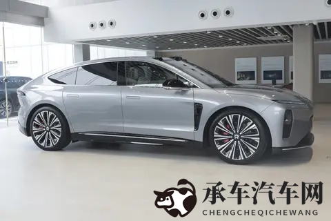 别总盯着BBA!蔚来ET9,配900V高压平台+全铝底盘-2