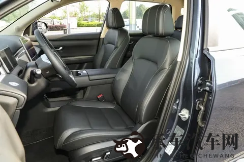 蓝电 E5 PLUS ，12万级插混SUV，带四驱、后排大屏，预售限时优惠2万-1