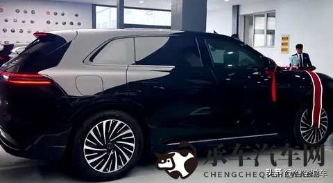 四个校花洗澡被17个农民工|校园美女泡澡遭17工友围观-1