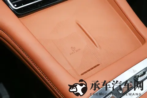 家用SUV新选择：体验捷途山海L7 PLUS的空间与舒适-3