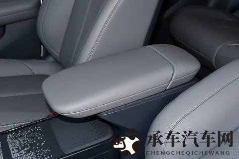 都市高光捕捉者:领克Z20,如何用科技与美学重新定义纯电出行-3