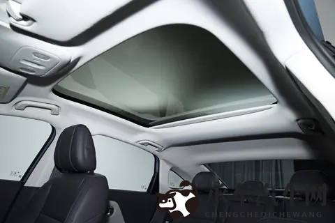 家用选车别乱挑!深度实测零跑B01,堪称“无短板全能王”-2