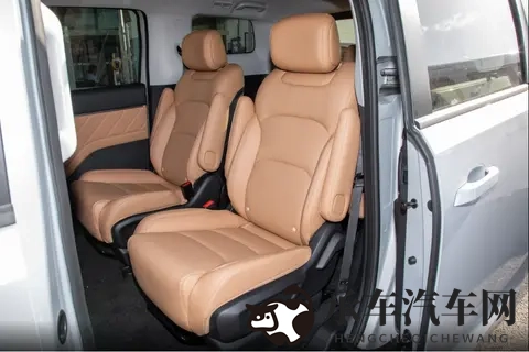 试驾体验五菱星光730 PHEV,综合续航1100km,空间大油耗低!-1