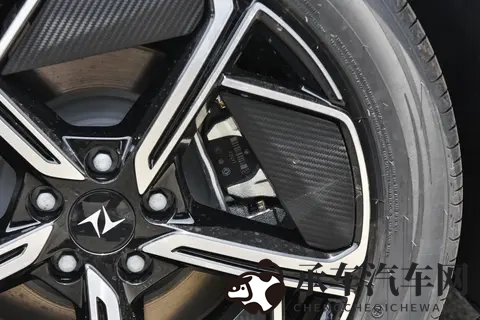 抢先试驾东风奕派eπ007+，抢先体验智美超能轿跑的魅力-2