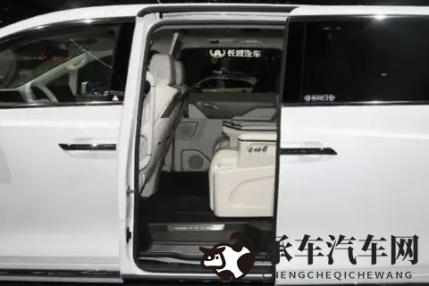 奶爸的“移动客厅”真香:当魏牌高山7遇到二胎家庭的全场景挑战-1