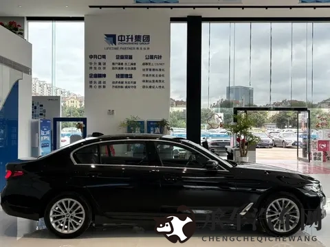 265万！入手22年准新宝马5系，享受豪华驾驭-3