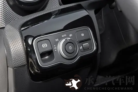 奔驰 A 级应该选哪个版本?市区代步与全场景实用的精准切分-1