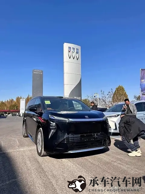 别克至境世家到店！冰箱大屏配齐，40万级MPV市场要变天？-2