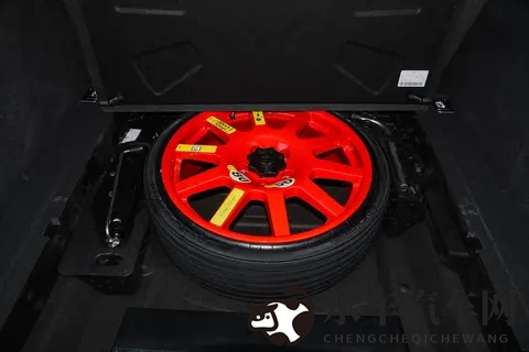 女老板商务旅行戴的帽子|女企业家出差途中巧选时尚帽-2