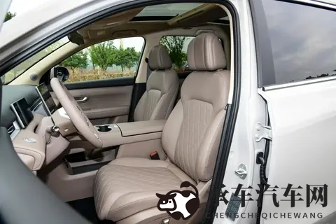 第三代蓝电E5 PLUS开启预售，1198 万起，四驱、大空间、低能耗-1