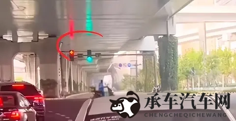 司机绿灯不走停车长达20秒，被罚200元扣6分，交警回应-1