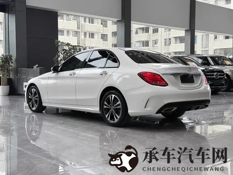 12万多拿下白色奔驰C级，体验优雅运动风？-3