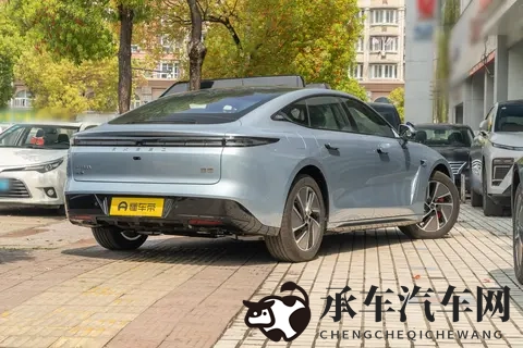 2025款星纪元ES增程版Pro高速辅助驾驶：家用与科技的巧妙融合-2