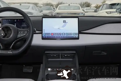 比亚迪海豹06DM-i超享版上市，968万元起，纯电续航128公里-1